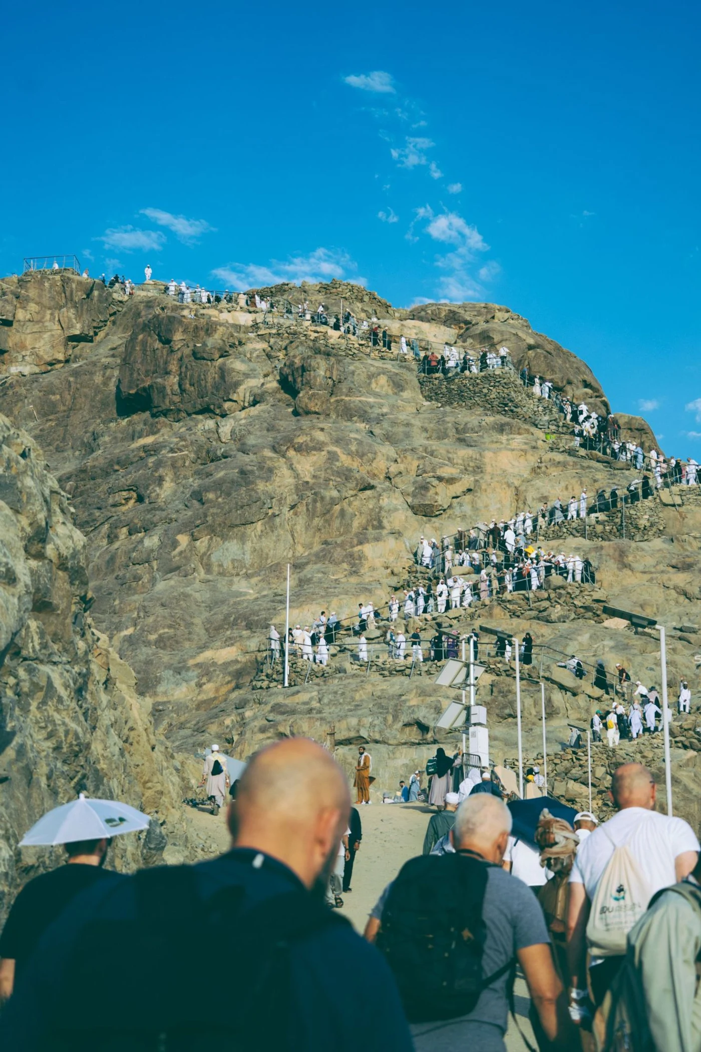 Pèlerins sur le sentier qui monte à Jabal Nour, à Makkah